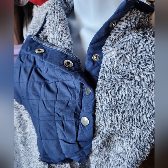 Fuzzy sweater - Picture 3 of 10